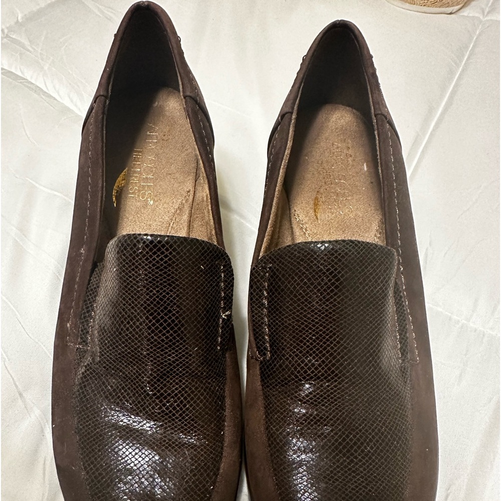 AEROSOLES HEELREST
